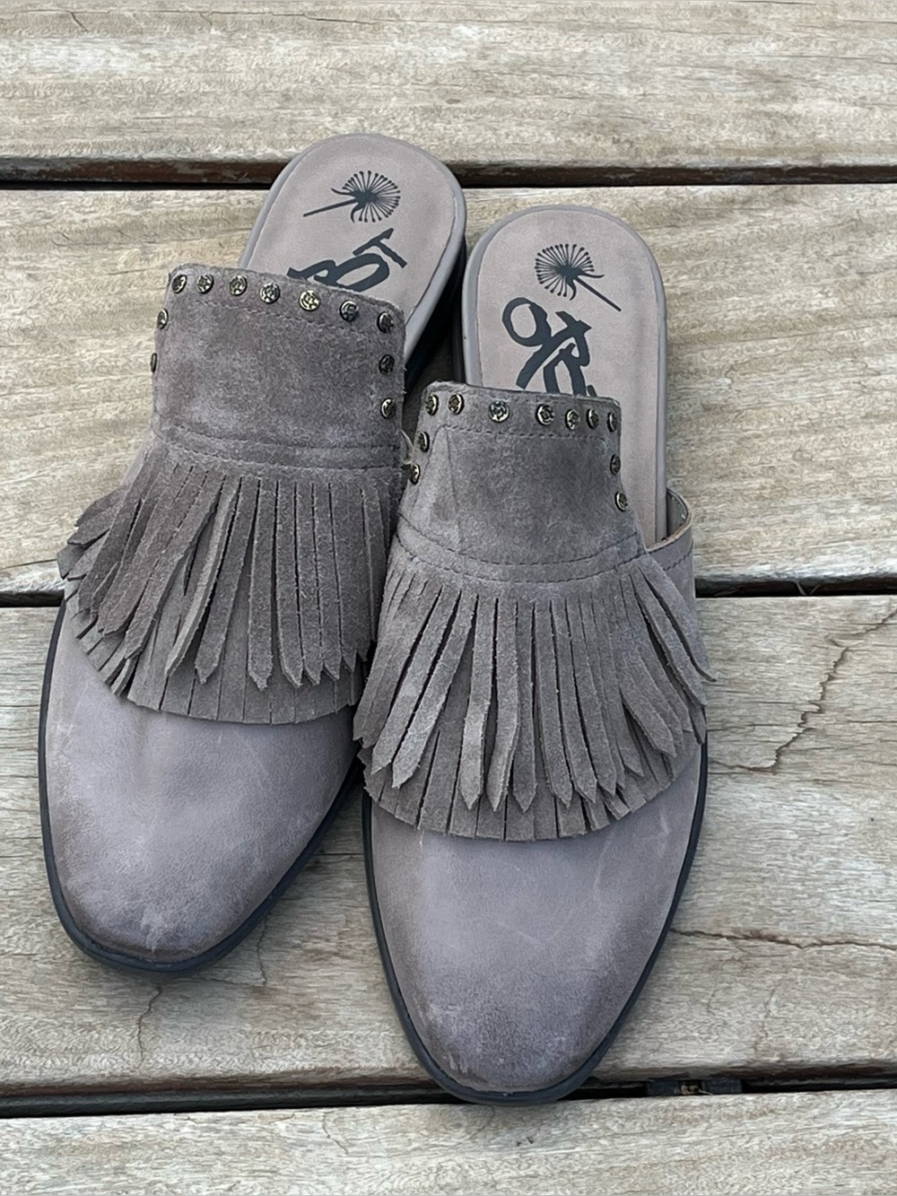 OTBT Gleam Fringe Kiltie Detailed Studded Leather Flat Mules Grey Taupe W 7.5 M